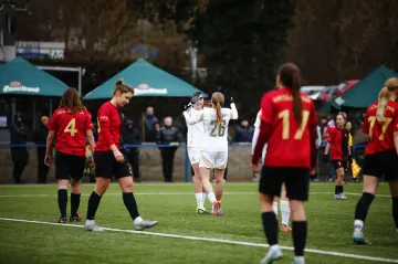 Fotbalistky Sparty se radují z branky