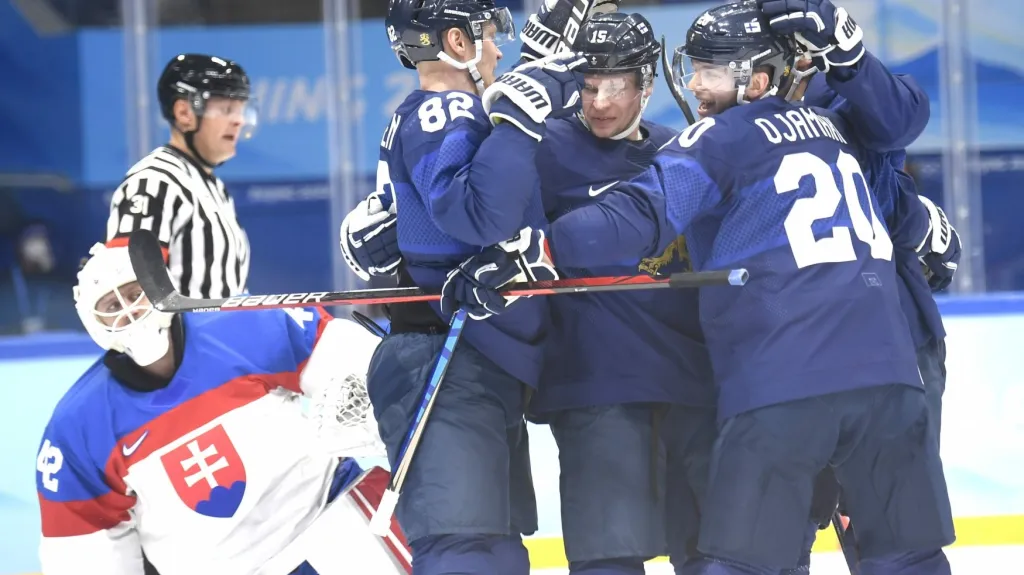Radost finských hokejistů v duelu se Slovenskem