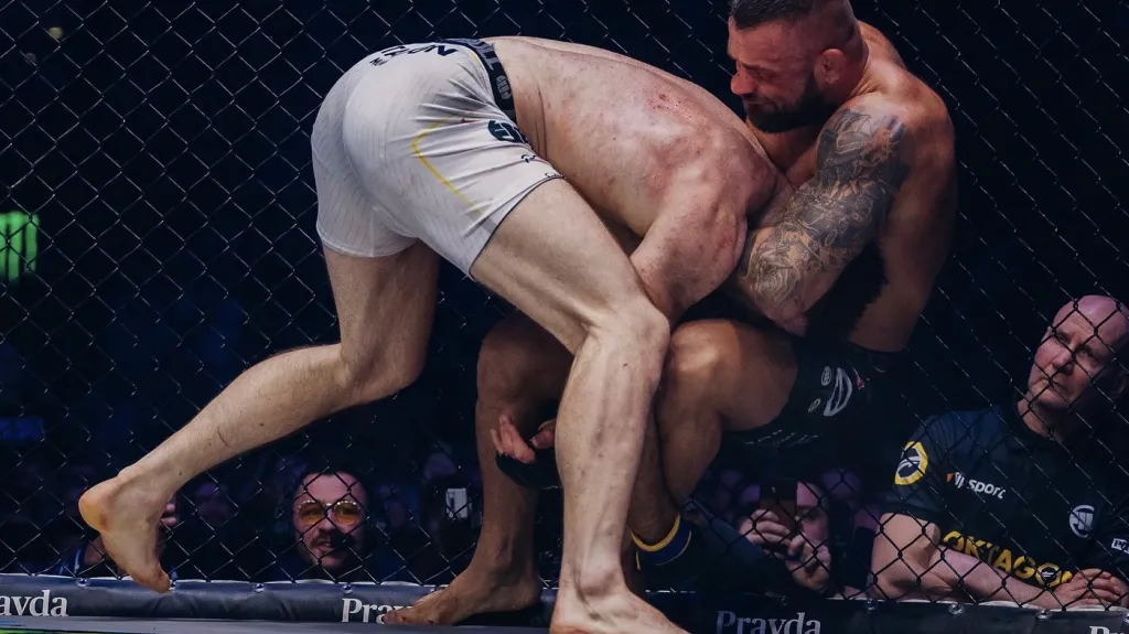 Duel Karlos Vémola – Will Fleury