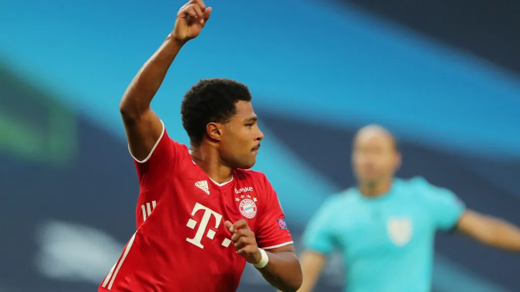 Serge Gnabry z Bayernu oslavuje gól v semifinále LM