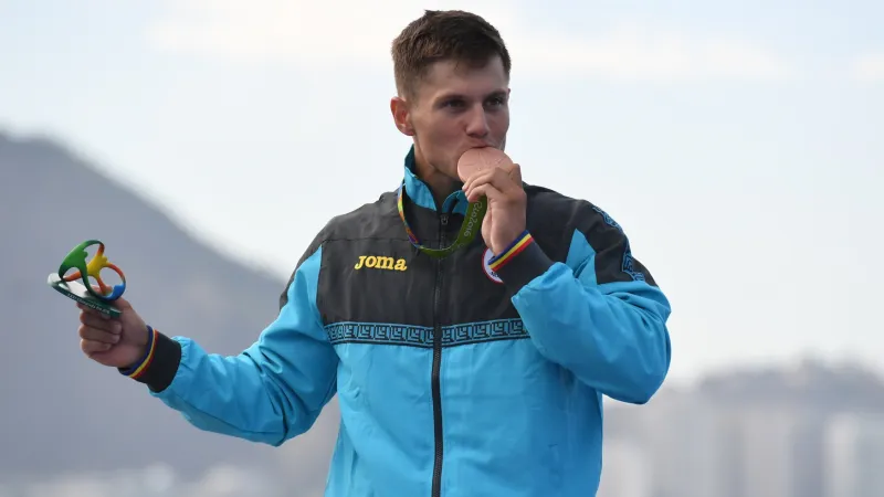 Moldavský kanoista Serghei Tarnovschi s bronzem ze závodu na 1000 metrů, který mu kvůli dopingu nejspíš bude odebrán