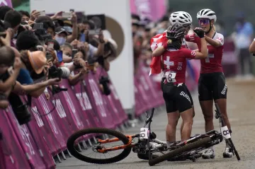 Švýcarské bikerky slaví