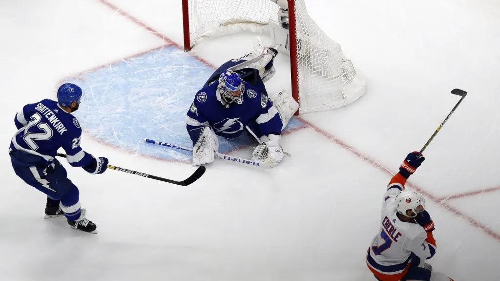 Jordan Eberle skóruje proti Tampě Bay