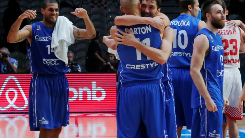 Čeští basketbalisté slaví postup do čtvrtfinále ME 2015