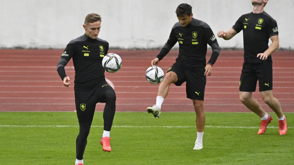 Jan Kuchta (vlevo) na tréninku reprezentace