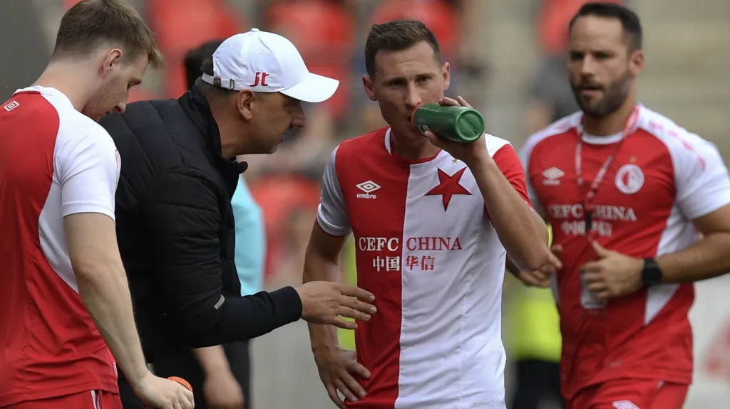 Trenér Trpišovský a slávističtí hráči