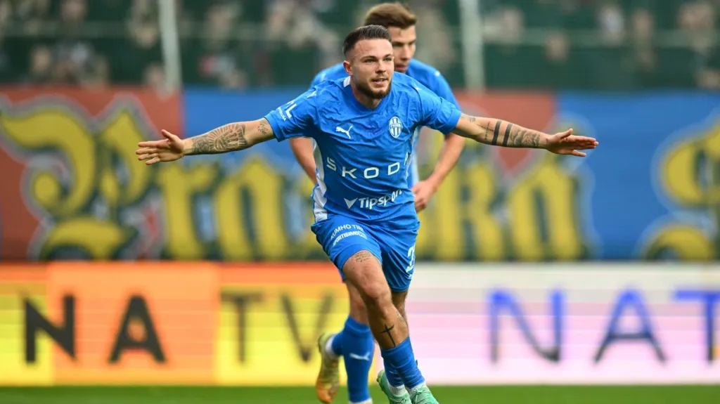 Vasil Kušej z Boleslavi se raduje z gólu proti Spartě