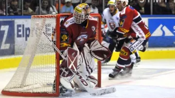 Brankář Pardubic Dominik Hašek