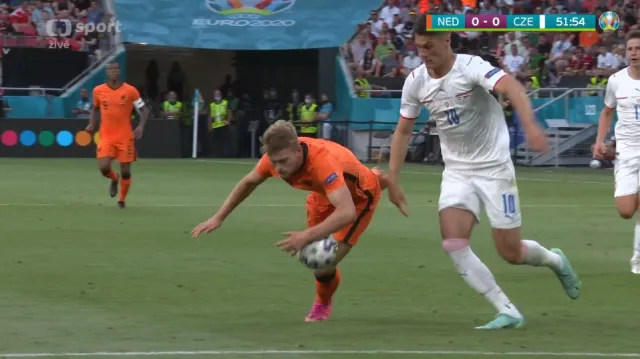 Moment v utkání: Červená karta pro De Ligta