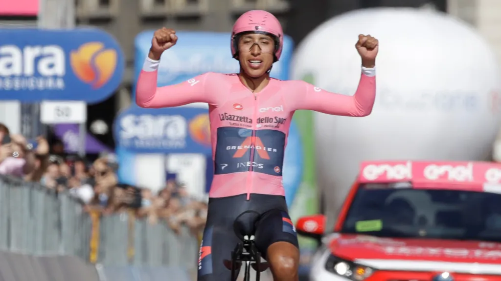 Egan Bernal si v závěrečné časovce dojíždí pro výhru na Giru