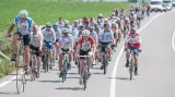 Josef Zimovčák v čele pelotonu během cyklotour Na kole dětem