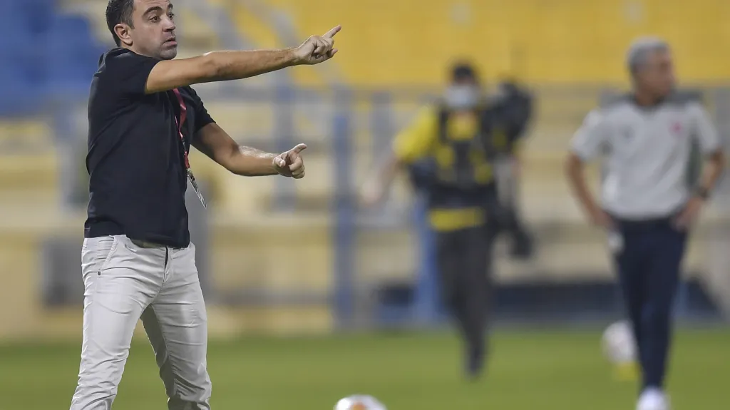 Trenér Xavi na lavičce Al Saddu 