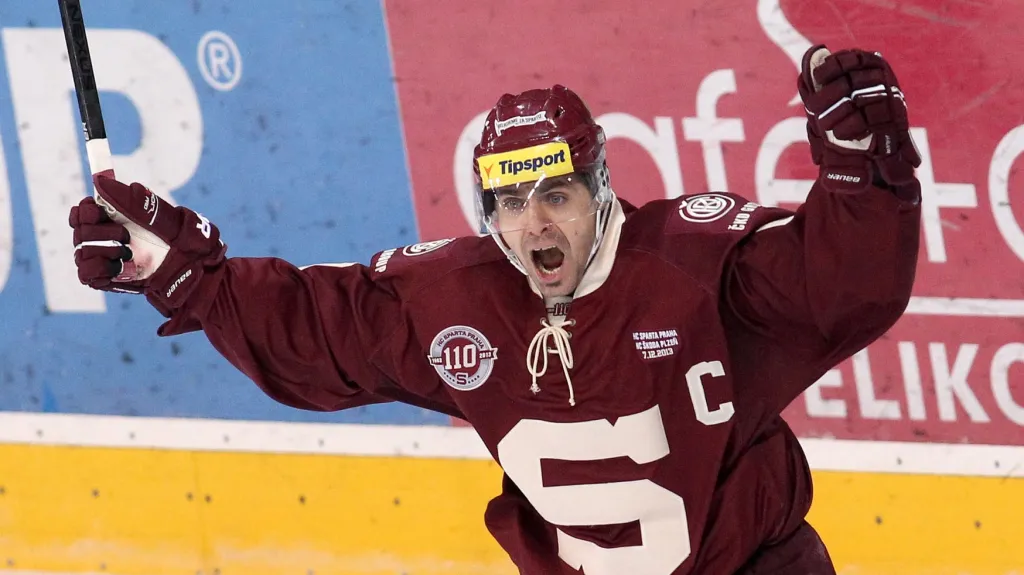 Slavící Tomáš Rolinek