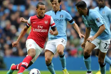 Theo Walcott proti Man City