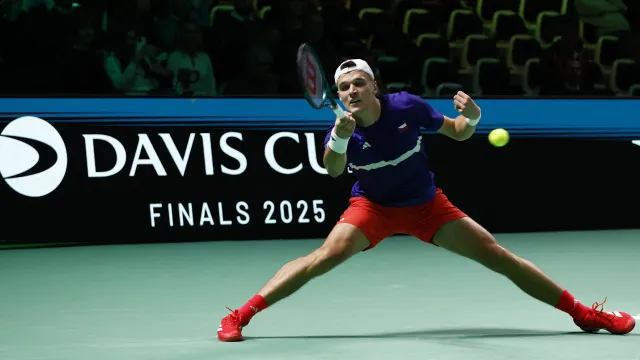 Závěr prvního setu utkání Menšík – Carreňo Busta