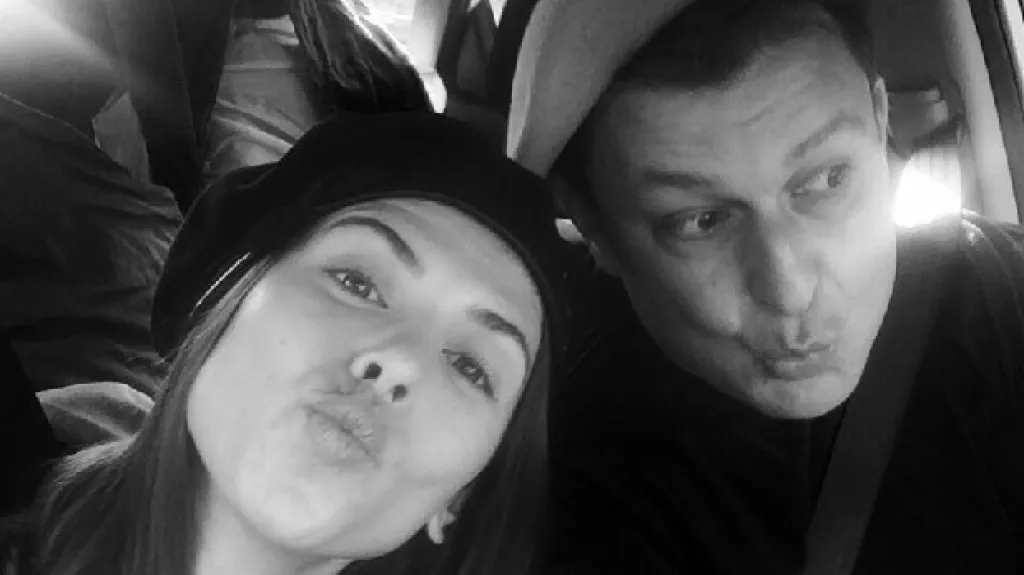 Monika Čuhelová s kameramanem Martinem