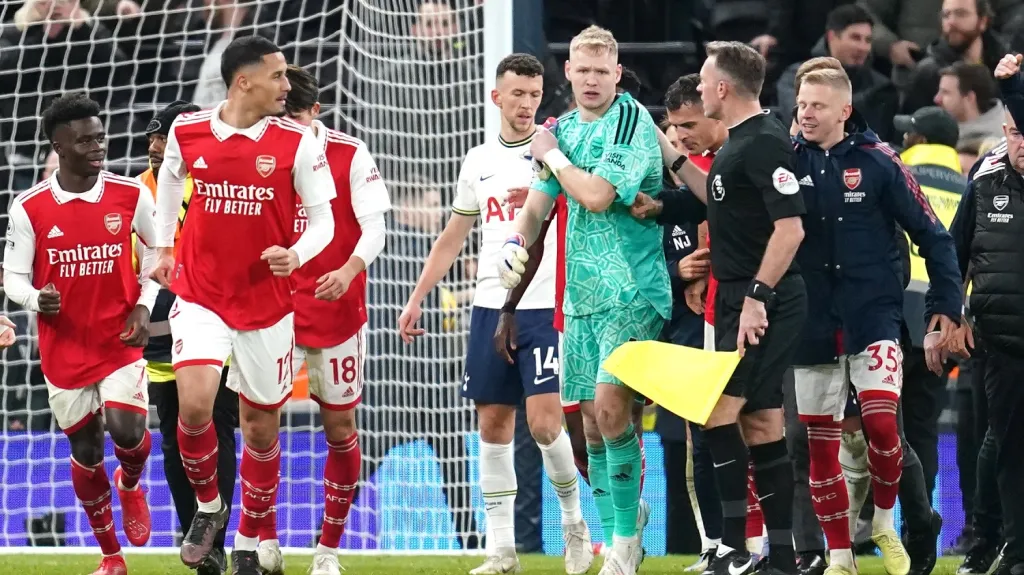 Brankář Arsenalu Aaron Ramsdale