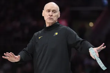Rick Carlisle během utkání Indiany s Charlotte