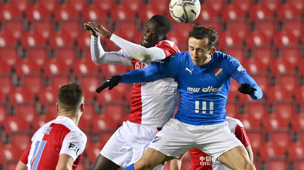 Abdallah Sima v souboji s Danielem Tetourem