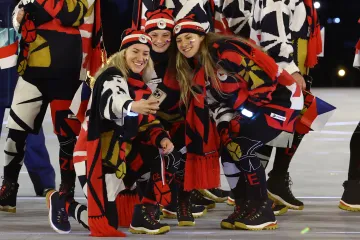 České hokejistky v olympijské kolekci během zahajovacího ceremoniálu