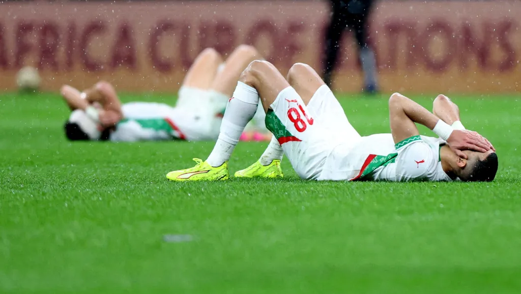 Maročtí fotbalisté po porážce v zápase se Senegalem ve finále mistrovství Afriky