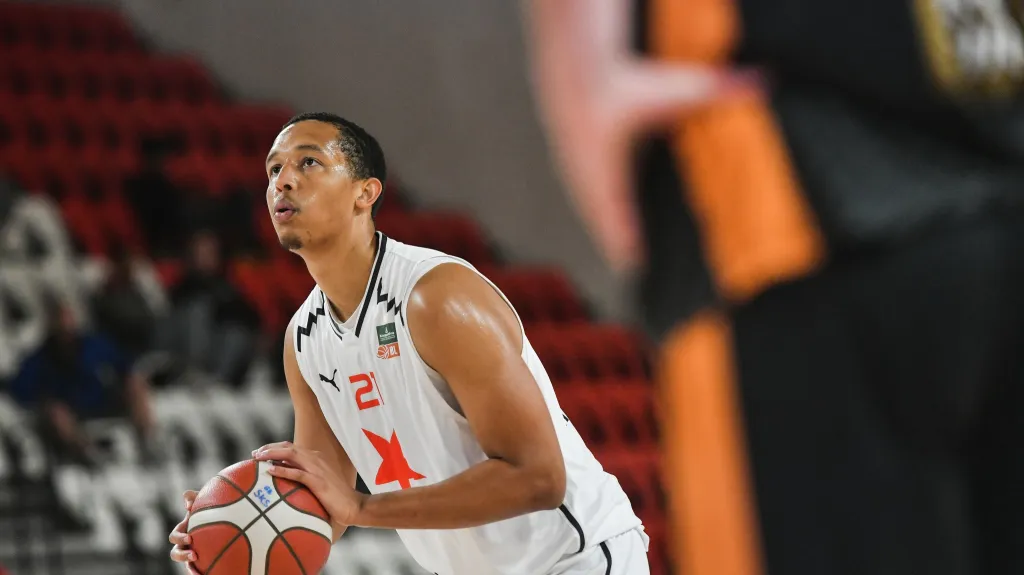 Jordan Dallas v dresu Slavie Praha