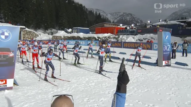 Sestřih štafety biatlonistů v Hochfilzenu