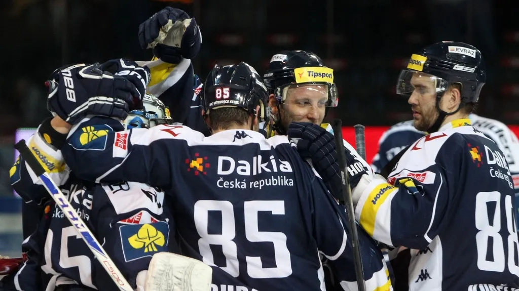 Radost hráčů Vítkovic po vítězství na Spartě