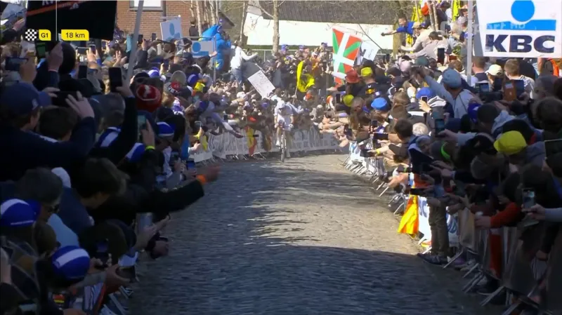 Rozhodující útok Tadeje Pogačara na Oude Kwaremont