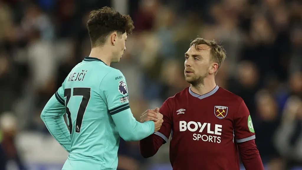 Ladislav Krejčí z Wolverhamptonu a Jarrod Bowen z West Hamu United