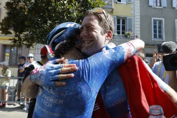 Hugo Houle slaví s Mikem Woodsem