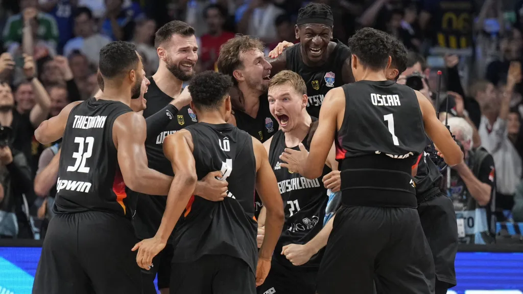 Němečtí basketbalisté slaví titul evropských šampionů