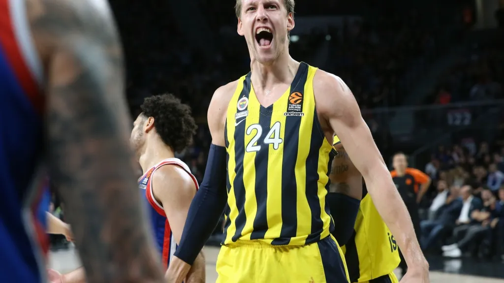 Slavící Jan Veselý z Fenerbahce