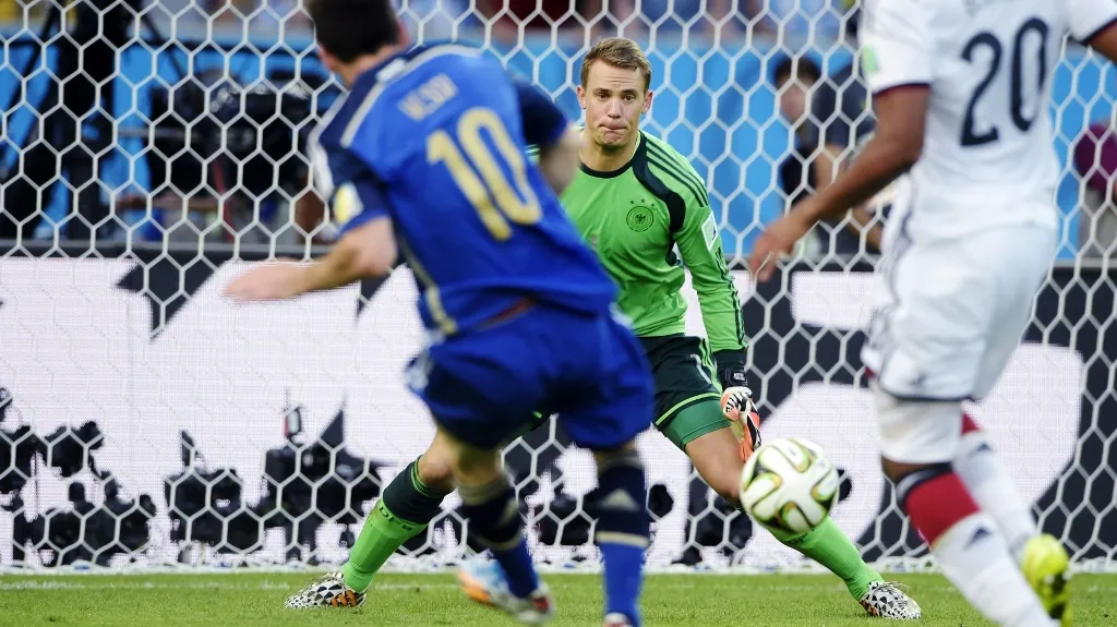 Lionel Messi a Manuel Neuer ve finále