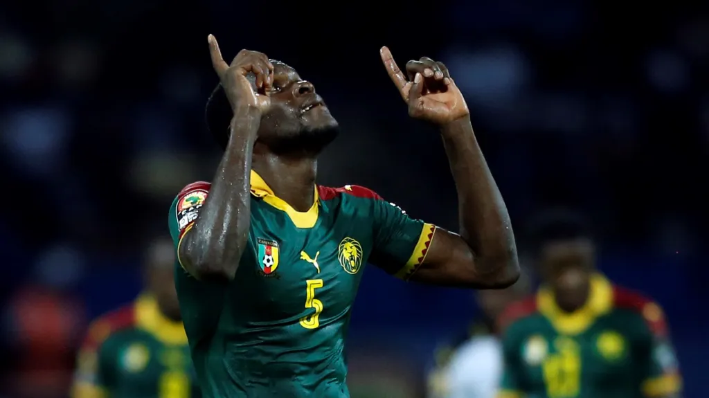 Slávista Ngadeu slaví branku v reprezentačním dresu Kamerunu