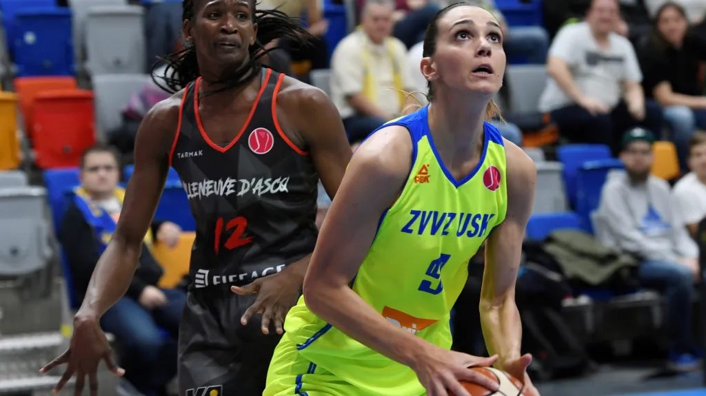 Mame-Marie Diopová z Villeneuve a Marija Režanová z USK