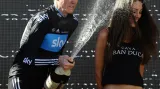 Chris Froome na pódiu po jedné z etap Vuelty 2011