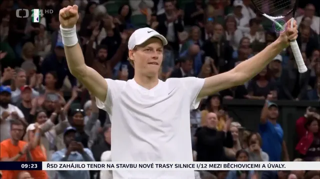 Sinnerova vítězná šňůra Wimbledonem nekončí, dál jde i obhájce titulu Alcaraz