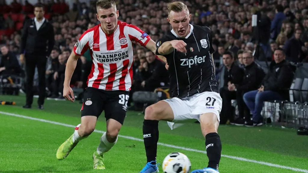 Michal Sadílek z PSV Eindhoven (vlevo) v utkání Eredivisie