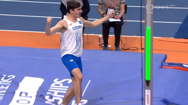 Ohlasy českých tyčkařů a postupový pokus Davida Holého