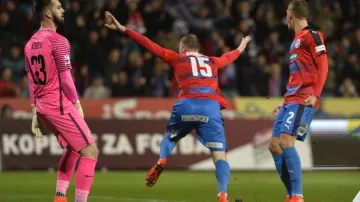 Plzeňský Michael Krmenčík se raduje z gólu v síti Sparty