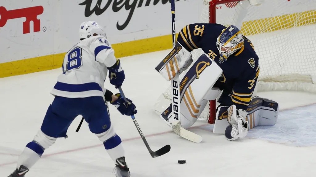 Ondřej Palát v utkání s Buffalem