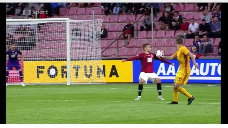 Moment utkání Sparta - Dukla: Frýdkův zákrok VAR jako ruku neposoudil (43. min.)