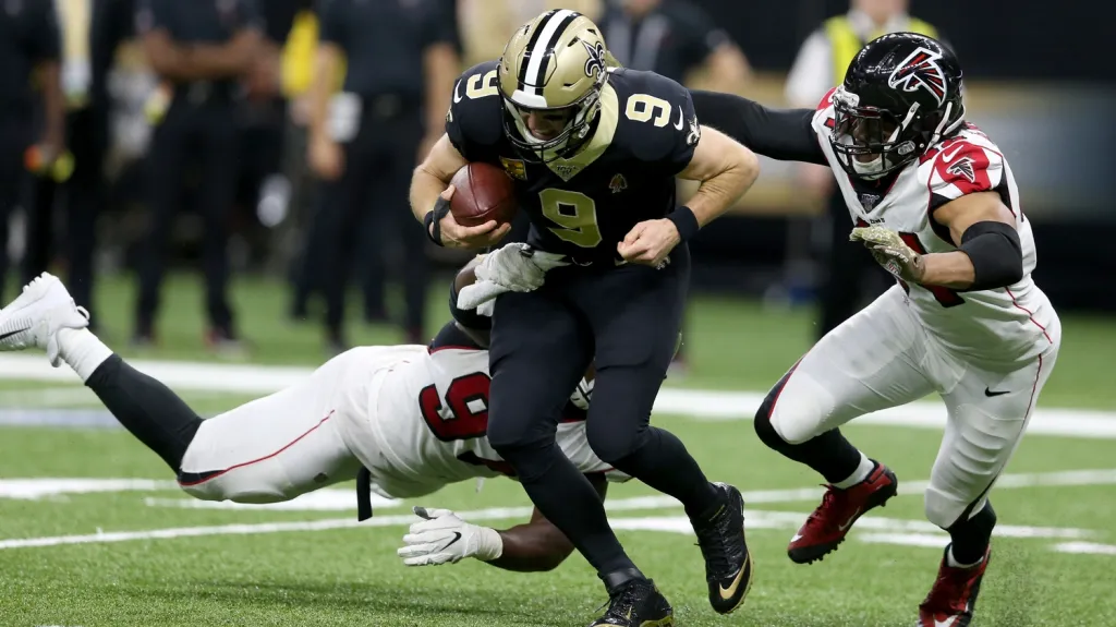 Drew Brees pod tlakem obránců Atlanty