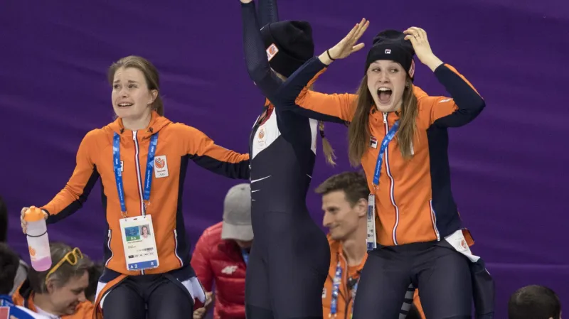 Slavící nizozemské rychlobruslařky