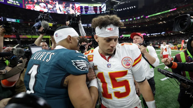 Zklamaný Patrick Mahomes (vpravo)