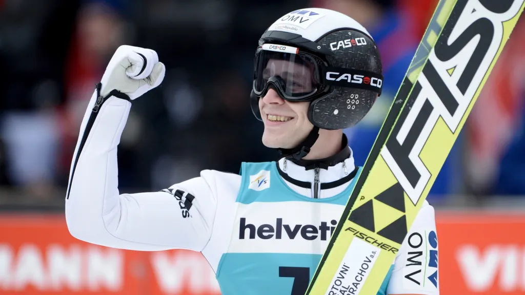 Roman Koudelka se raduje z vítězství v Engelbergu