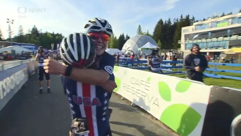 Závěr závodu žen v short tracku v Novém Městě