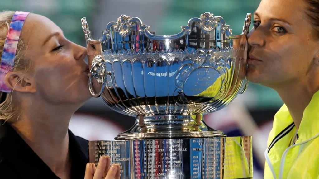 Lucie Šafářová (vpravo) s Bethanií Mattekovou-Sandsovou