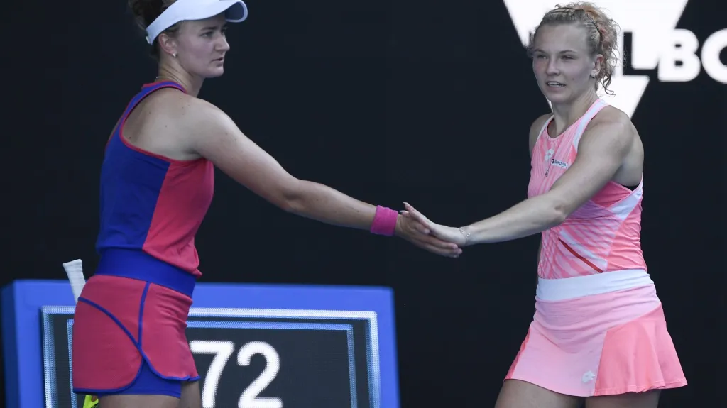Barbora Krejčíková (vlevo) a Kateřina Siniaková na Australian Open